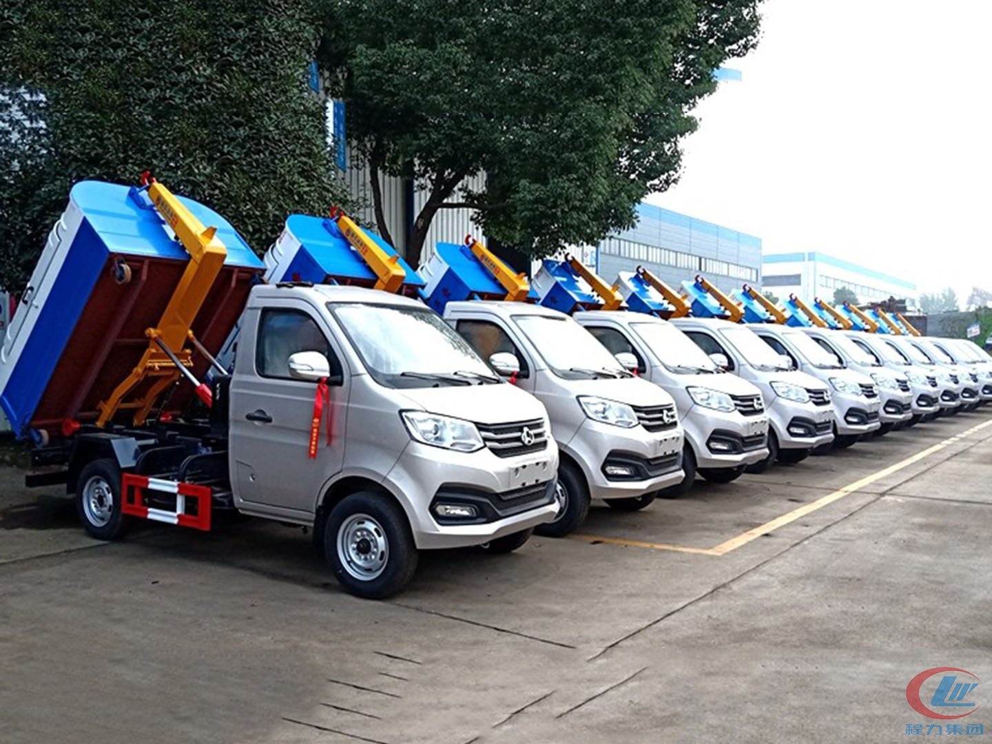 mg不朽情缘官网集团国六勾臂垃圾车批量发车