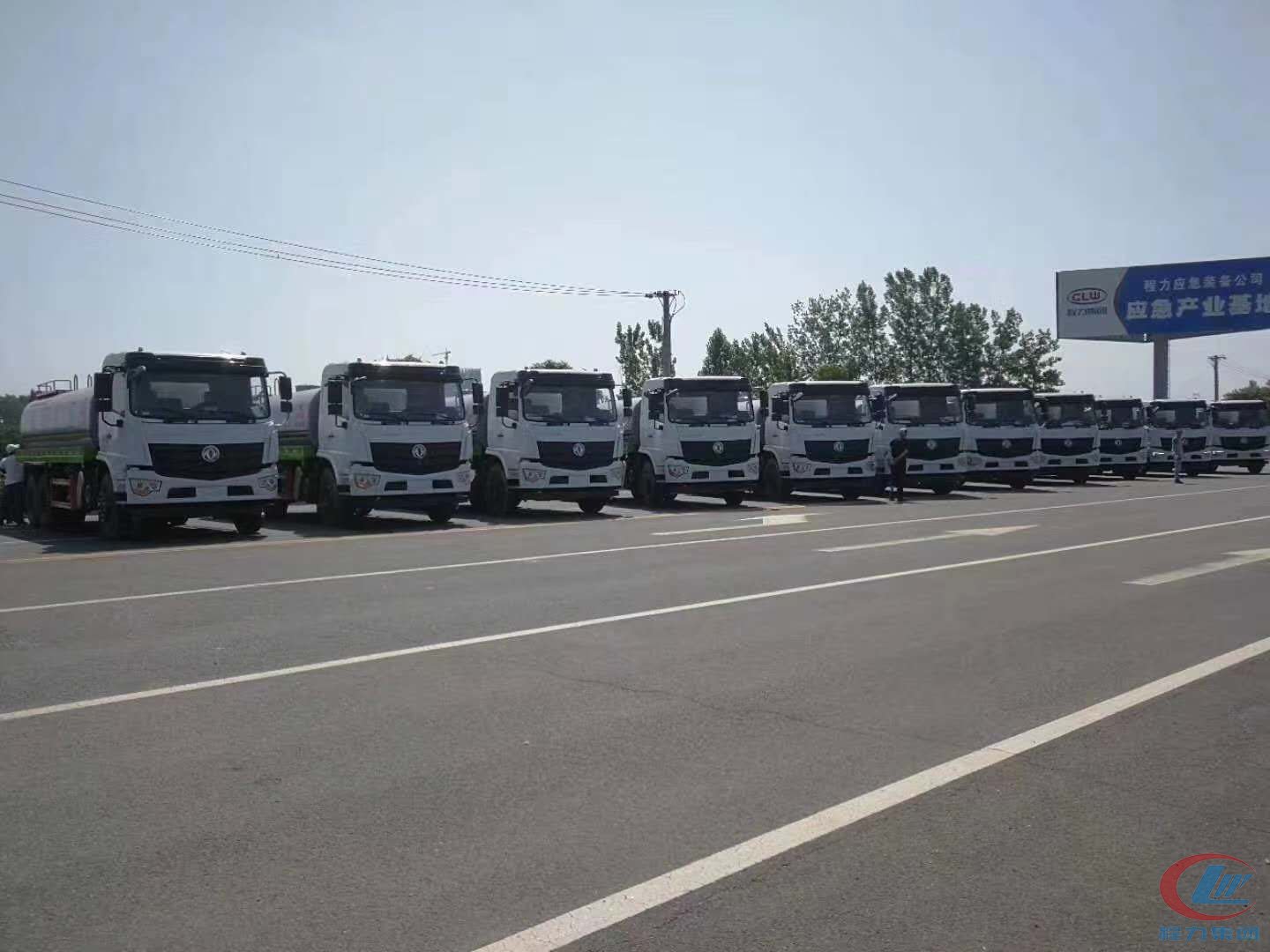 mg不朽情缘官网集团国六东风D3L后双桥抑尘洒水车十台齐发