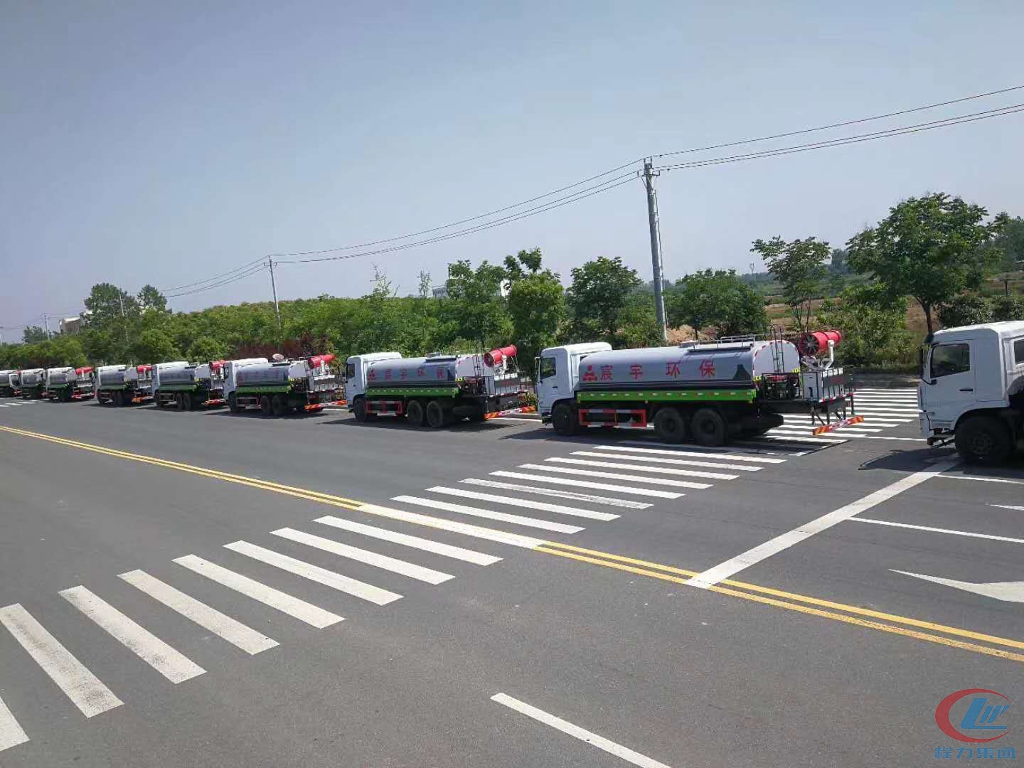 mg不朽情缘官网集团国六东风D3L后双桥抑尘洒水车十台齐发