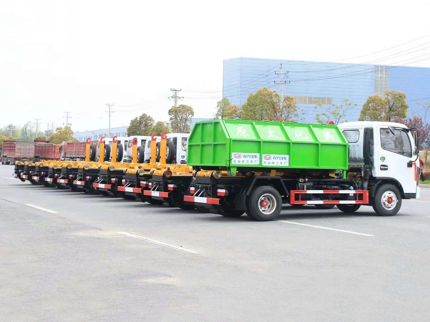 mg不朽情缘官网集团东风多利卡拉臂垃圾车批量发车 