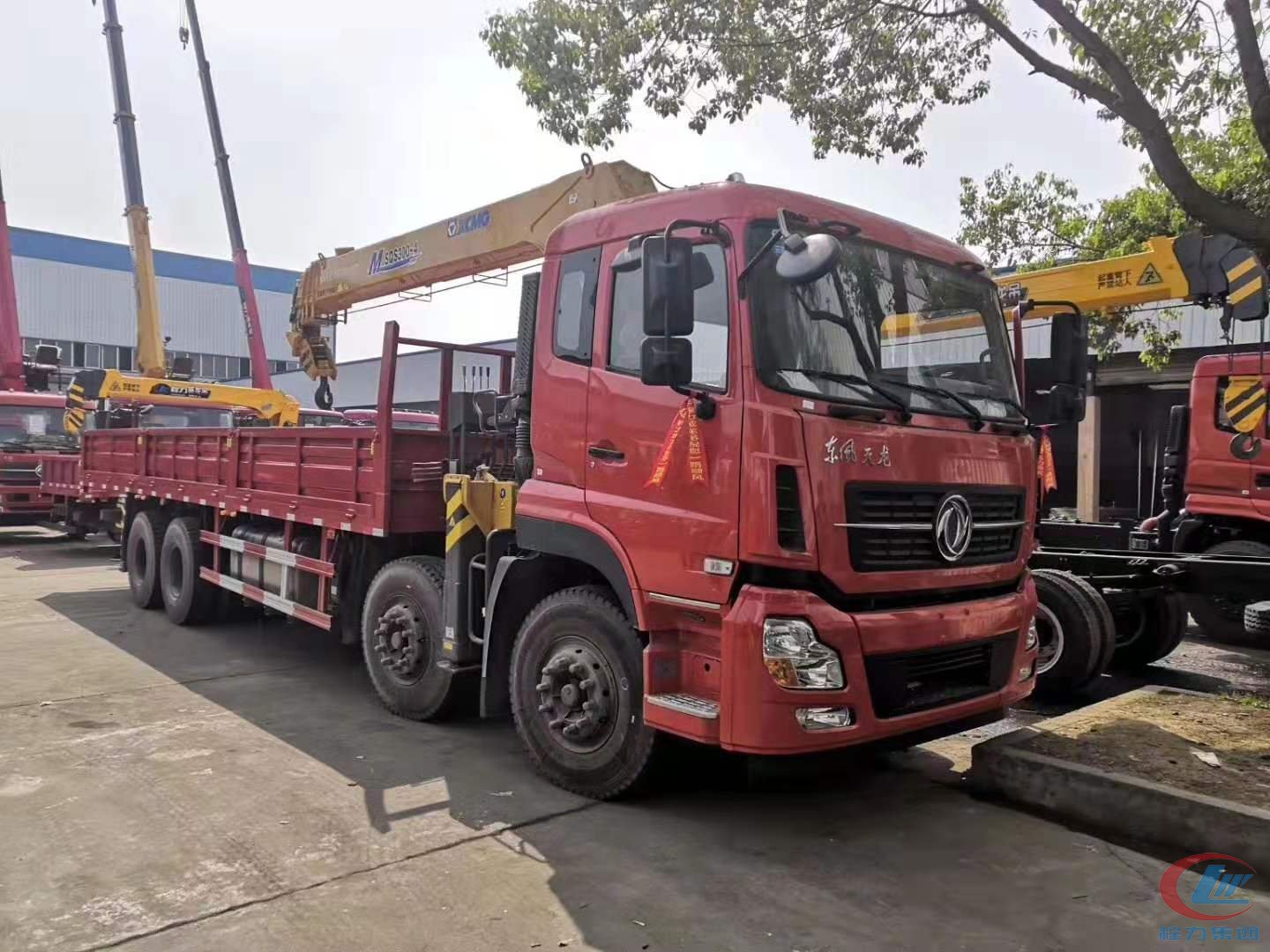 mg不朽情缘官网东风天龙前四后八随车吊