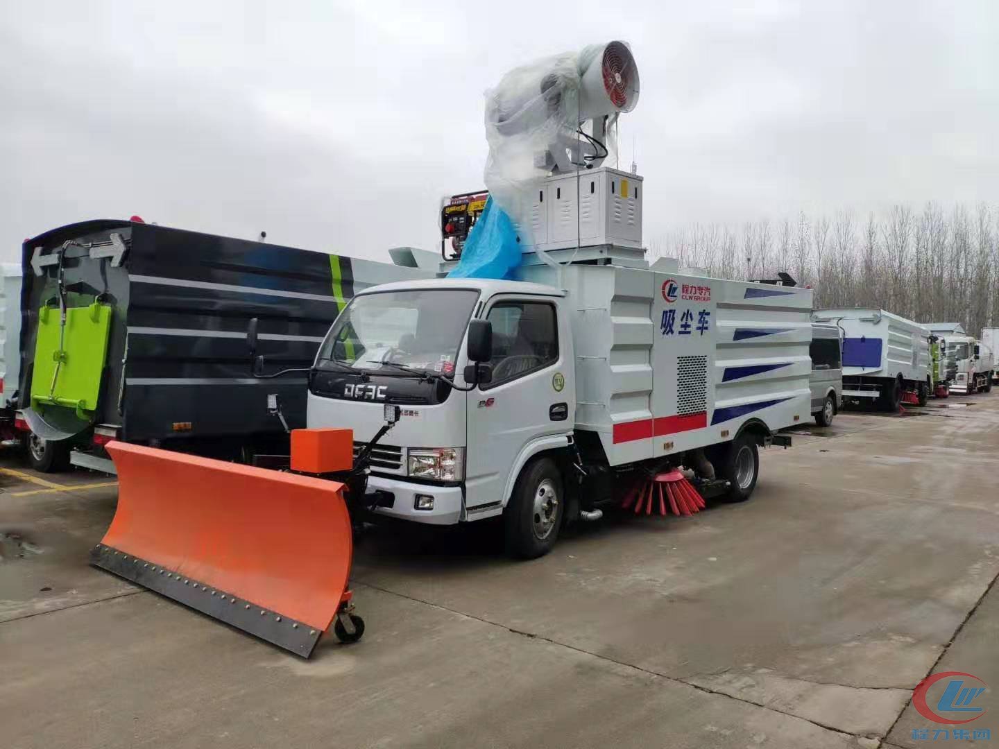 小多利卡D6吸尘车加扫刷，加除雪车，加雾炮