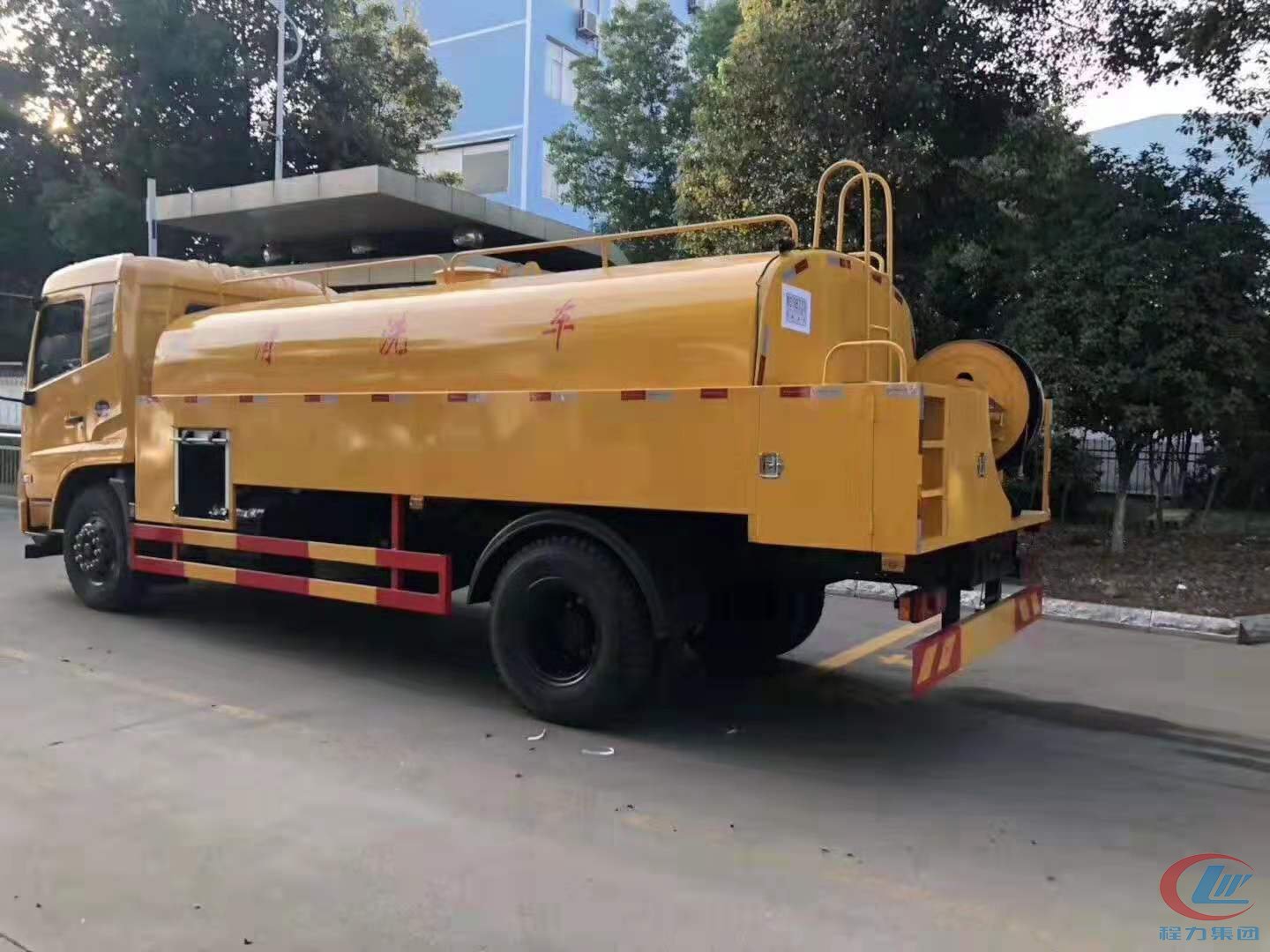 mg不朽情缘官网威牌东风天锦高压清洗车背面照