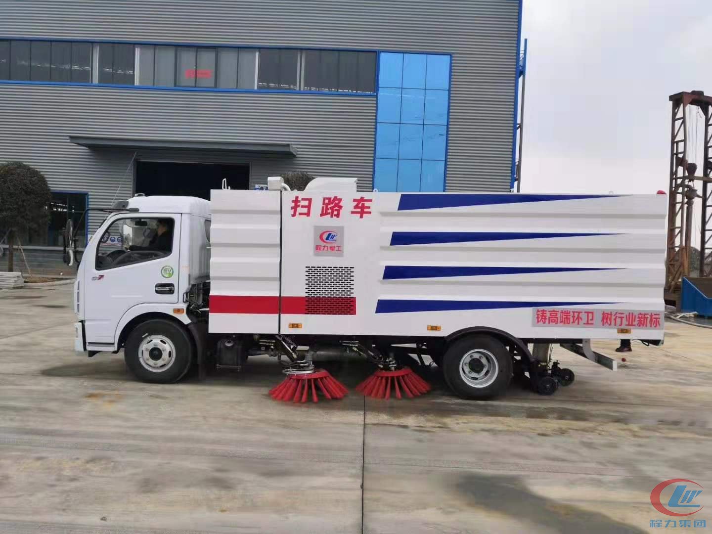 国五东风多利卡D7扫路车