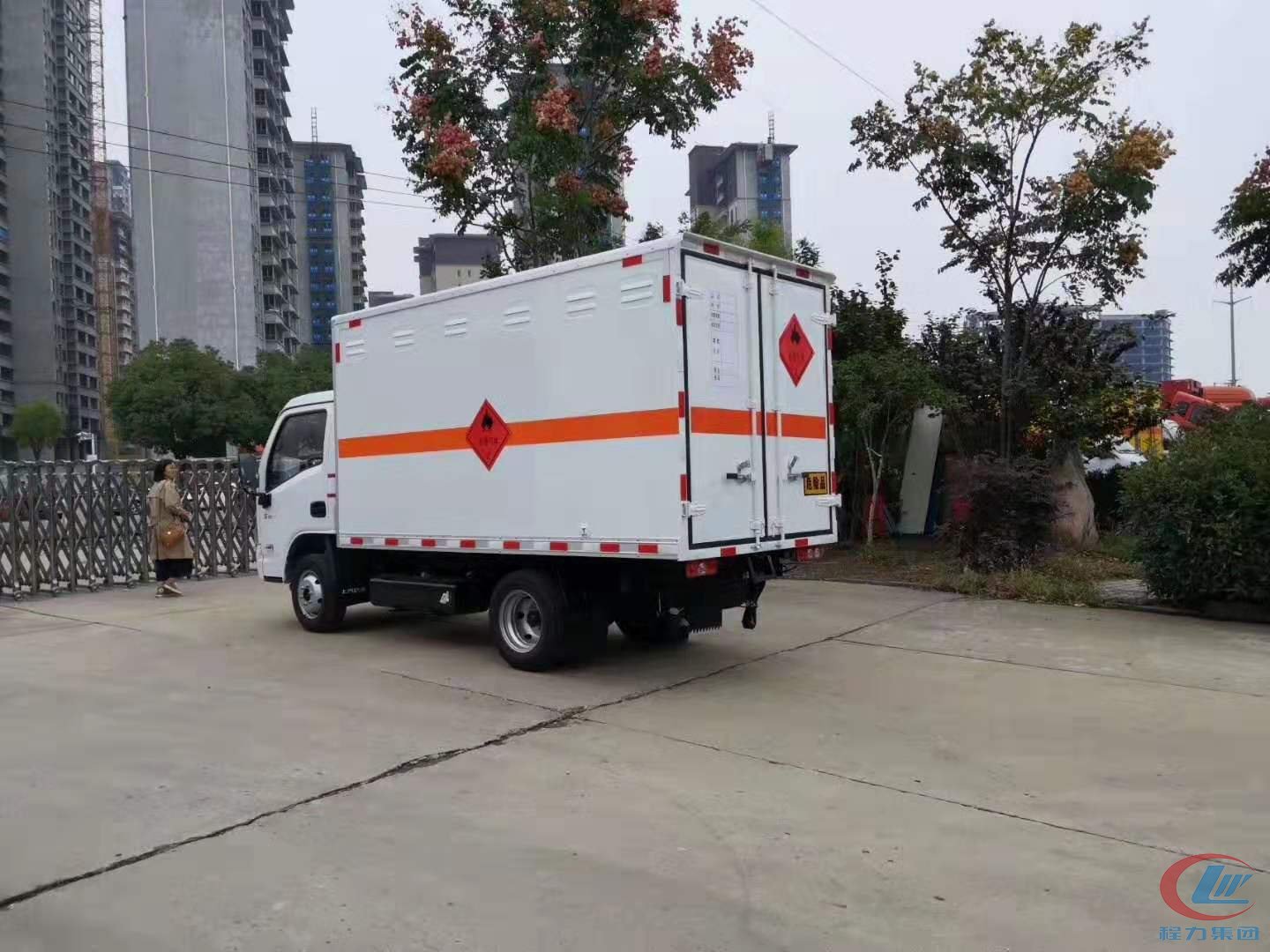 mg不朽情缘官网集团跃进小福星易燃气体厢式运输车侧面图