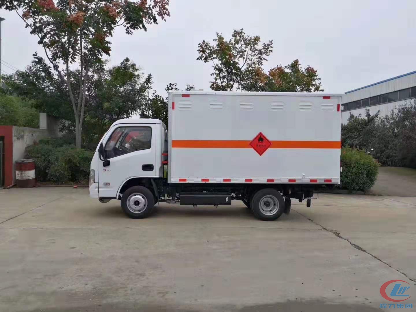 mg不朽情缘官网集团跃进小福星易燃气体厢式运输车侧面图