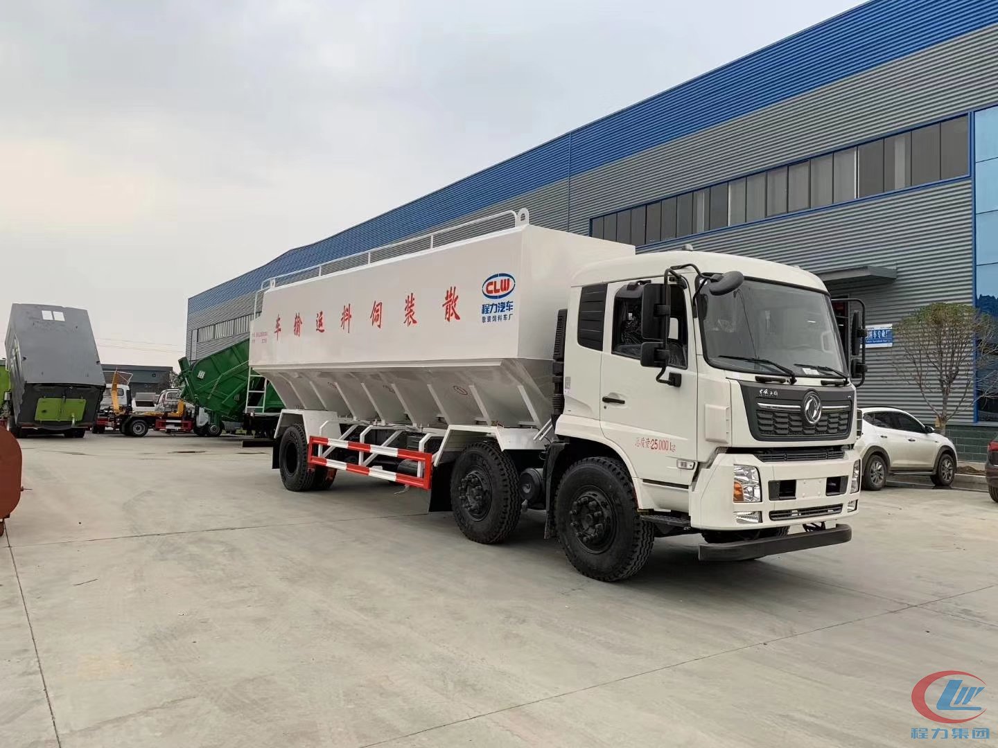 mg不朽情缘官网东风天锦小三轴散装饲料运输车高清图