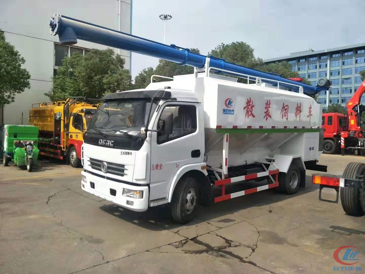 mg不朽情缘官网东风多利卡散装饲料运输车高清图