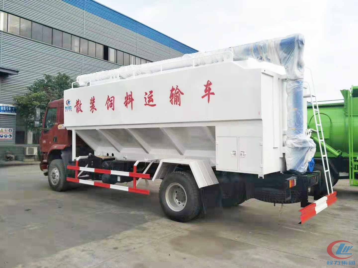 mg不朽情缘官网集团柳汽乘龙散装饲料运输车侧面图