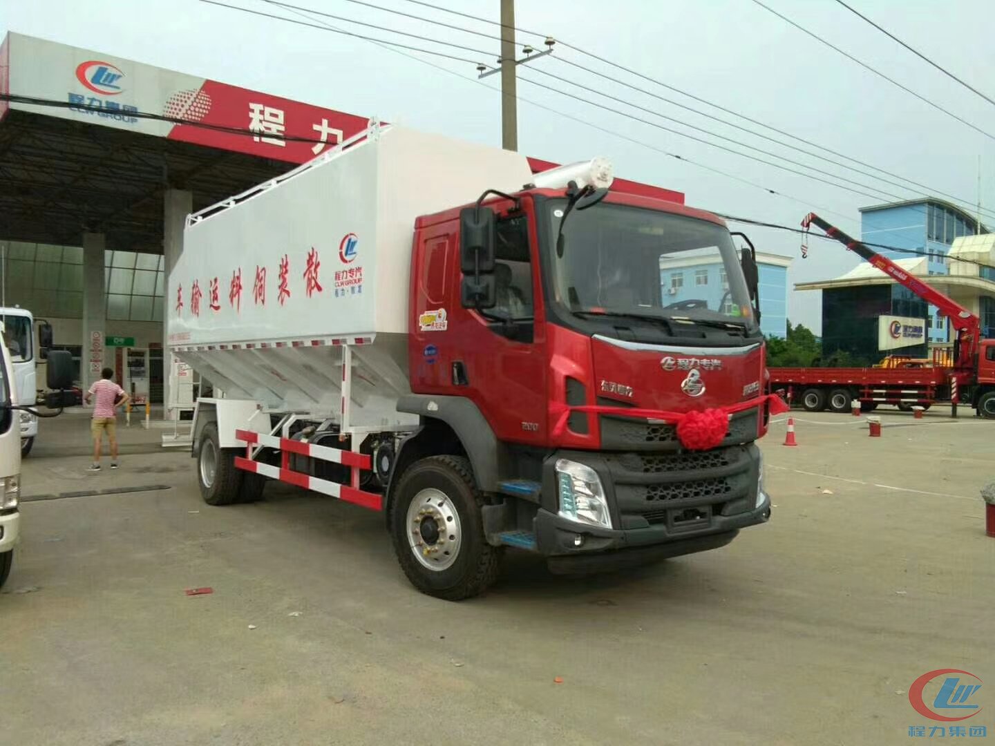 mg不朽情缘官网集团东风柳汽28方饲料车侧面图