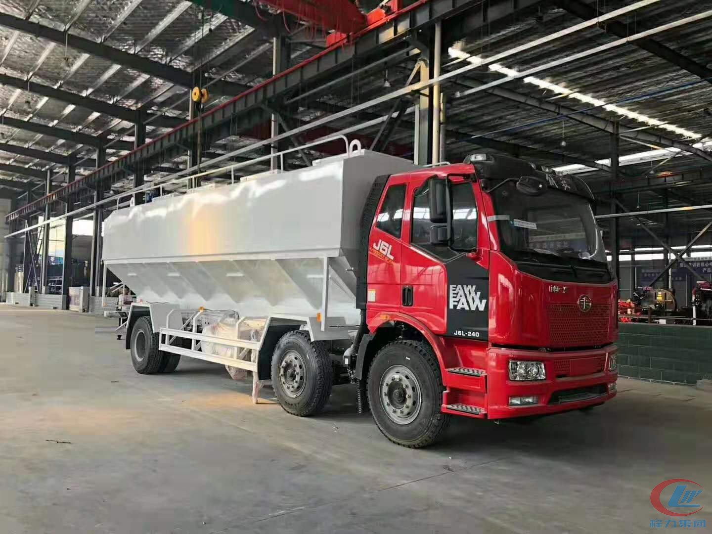 mg不朽情缘官网解放J6散装饲料运输车侧面图