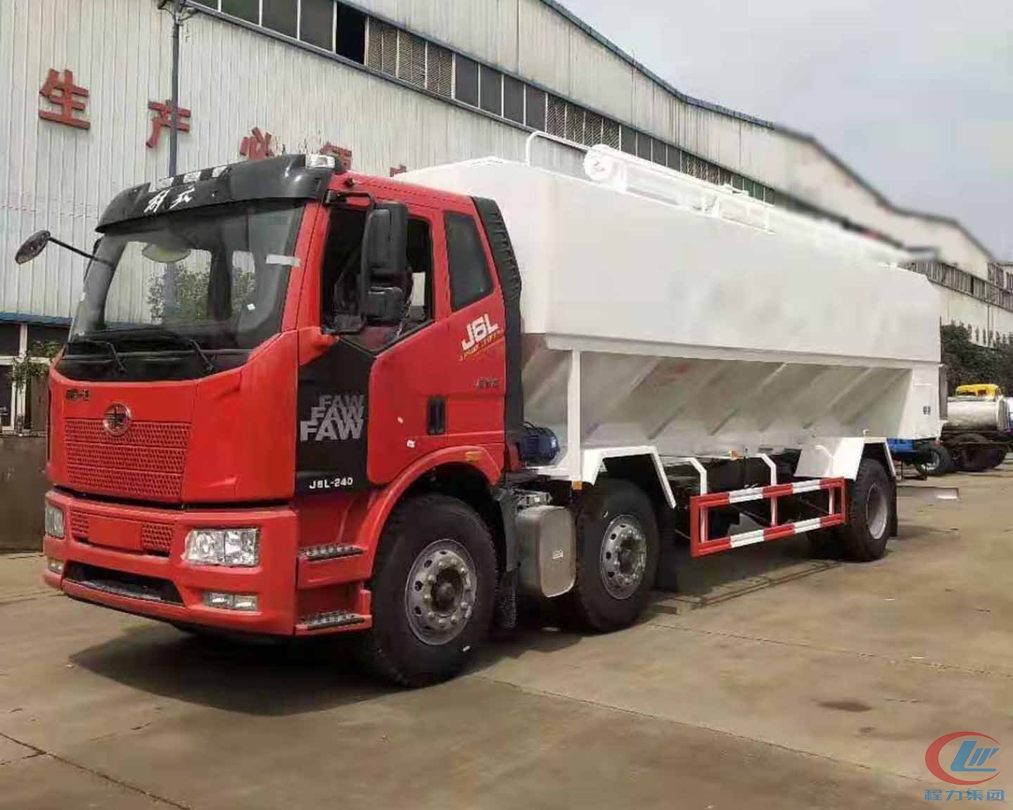 mg不朽情缘官网解放J6L小三轴散装饲料运输车高清图