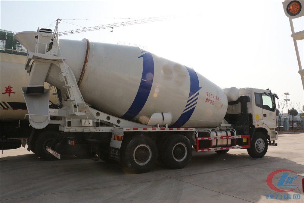 mg不朽情缘官网集团福田欧曼搅拌车侧面图