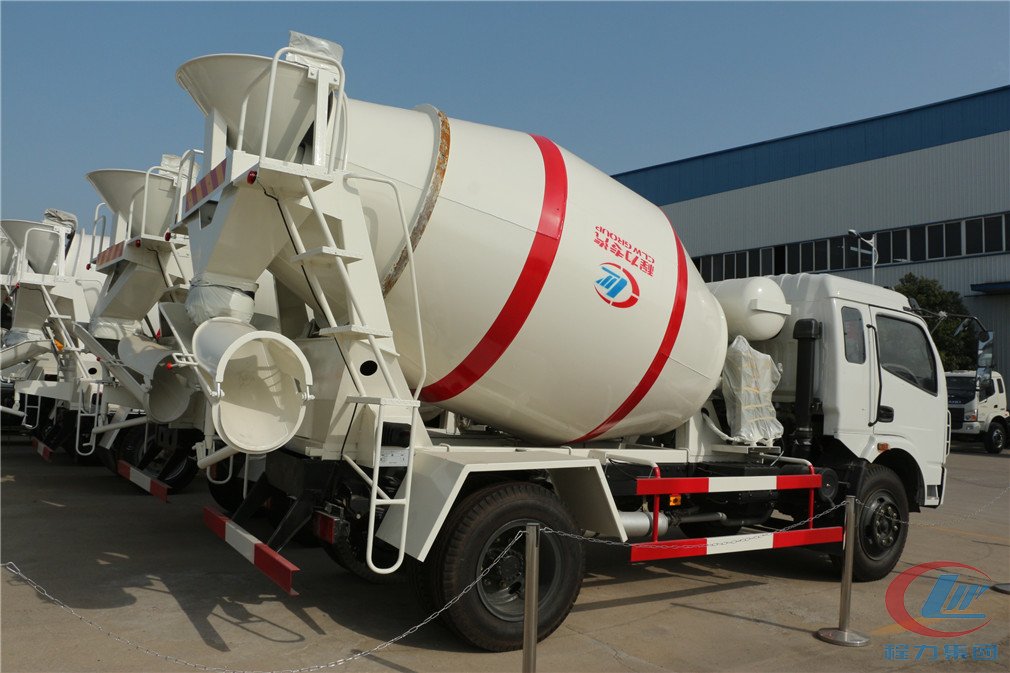 湖北mg不朽情缘官网东风多利卡搅拌车侧面图