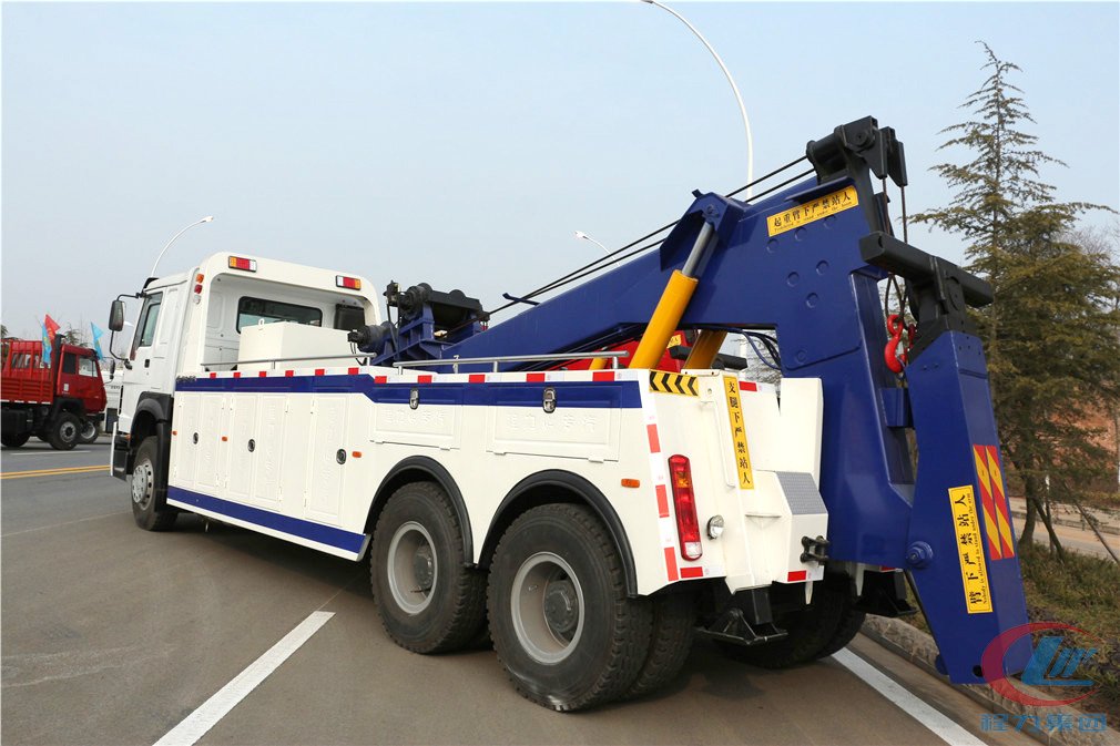 mg不朽情缘官网集团重汽后八轮一拖一清障车侧面图