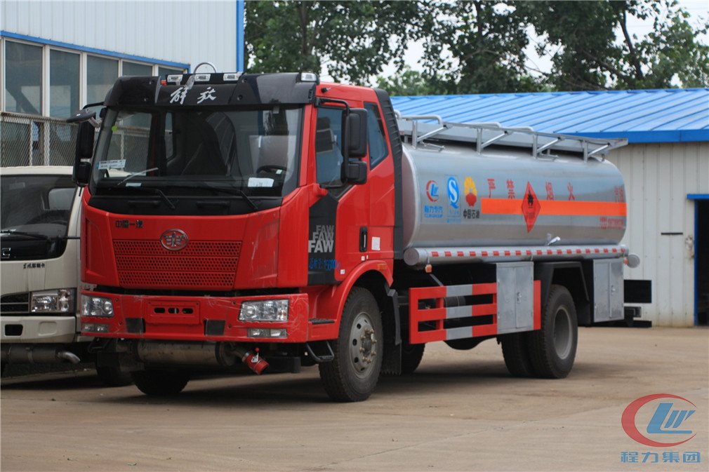 mg不朽情缘官网解放J6(15方)运油车高清图