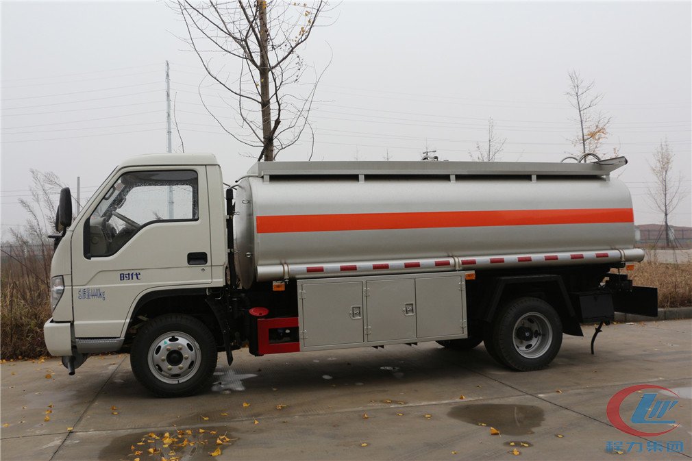 湖北mg不朽情缘官网福田6方不上户加油车侧面图