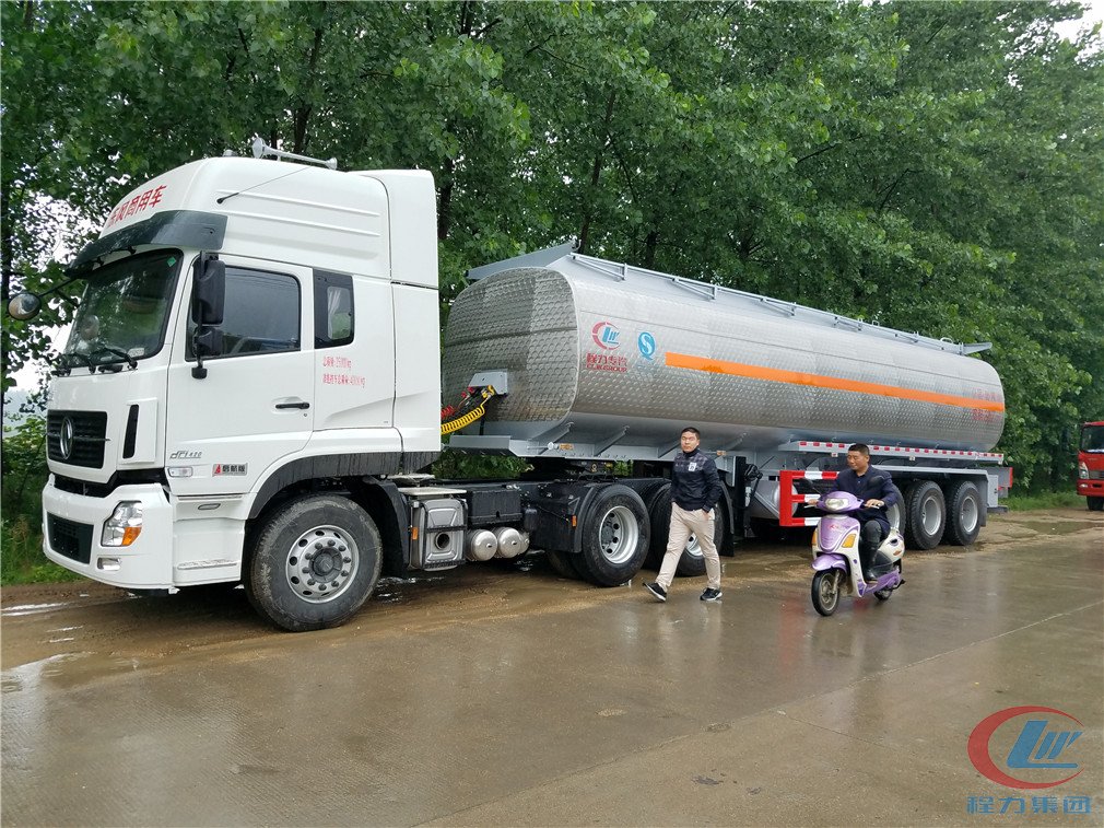 mg不朽情缘官网三桥半挂铝合金运油车高清图