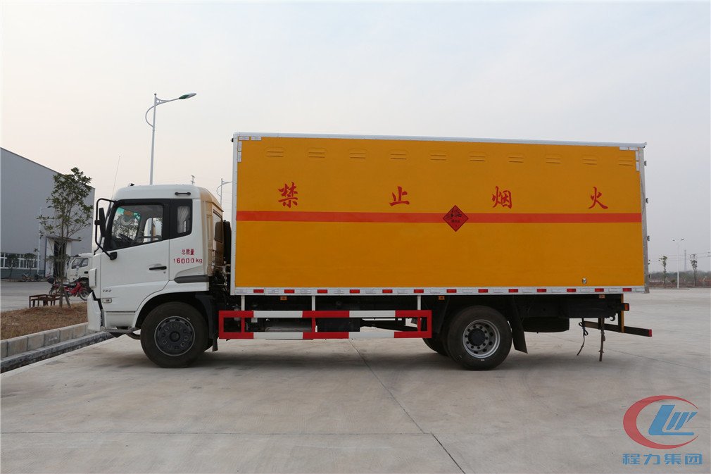 湖北mg不朽情缘官网东风天锦爆破器材运输车侧面图