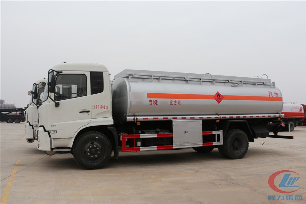 mg不朽情缘官网集团东风天锦(15方)运油车侧面图