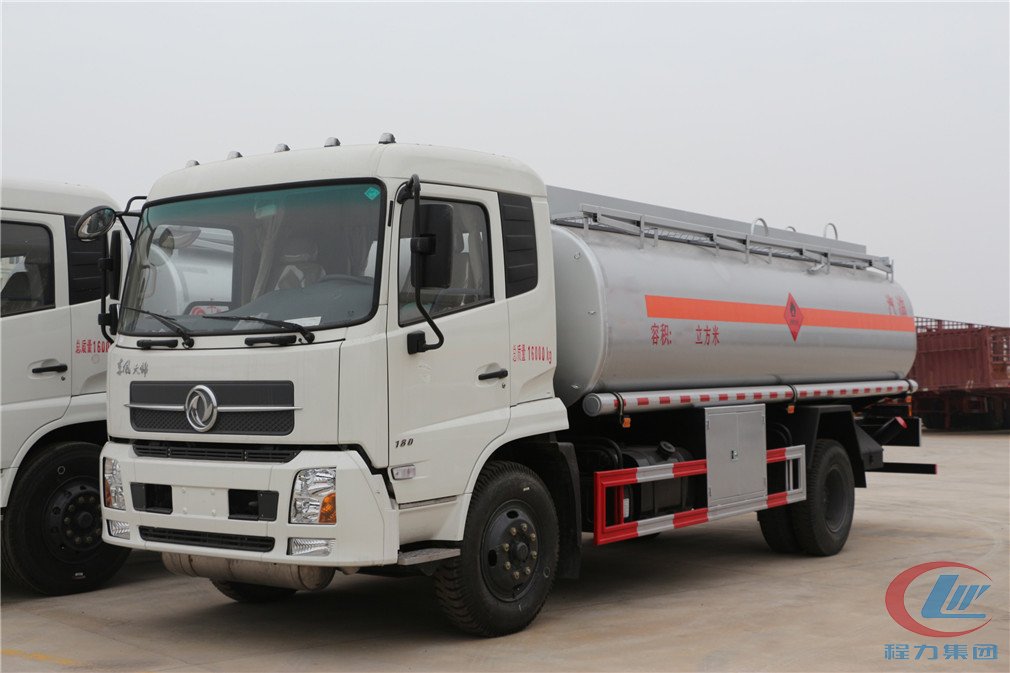 mg不朽情缘官网集团东风天锦(15方)运油车侧面图