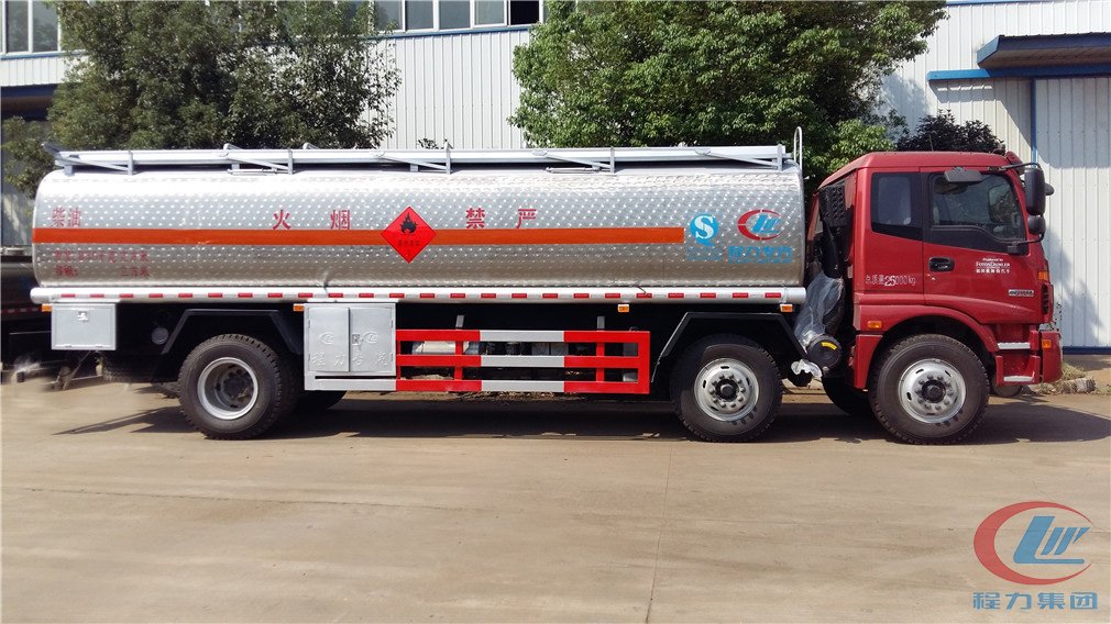 mg不朽情缘官网福田欧曼小三轴(26方)铝合金运油车侧面图