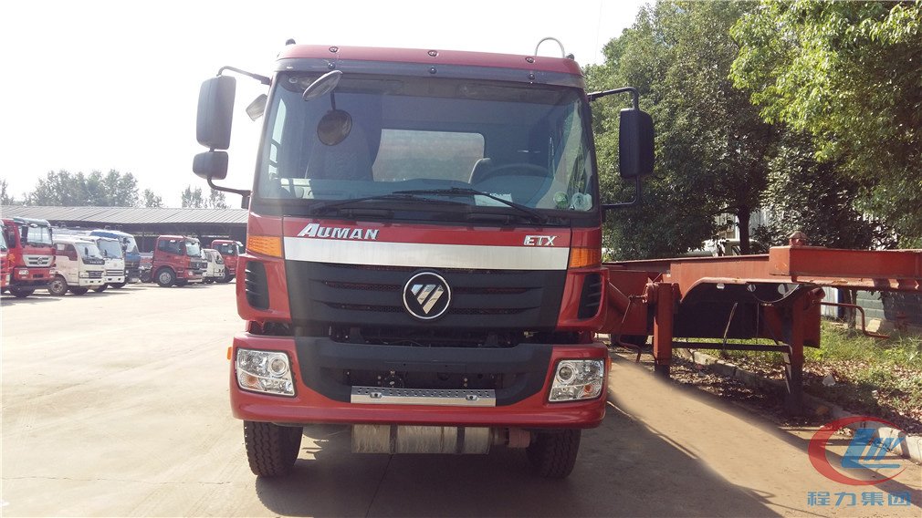 mg不朽情缘官网福田欧曼小三轴(26方)铝合金运油车正面图