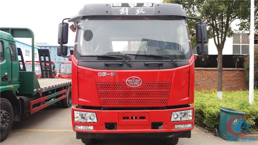 湖北mg不朽情缘官网解放小三轴平板运输车正面图