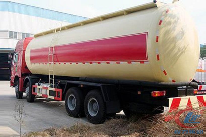 湖北mg不朽情缘官网重汽豪沃物料运输车侧面图