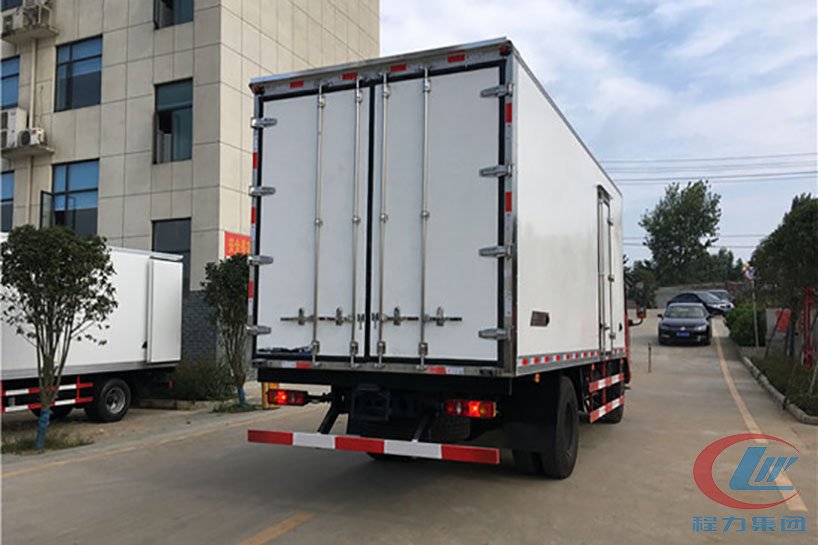 mg不朽情缘官网集团东风天锦冷藏车（厢长6.1米）侧面图