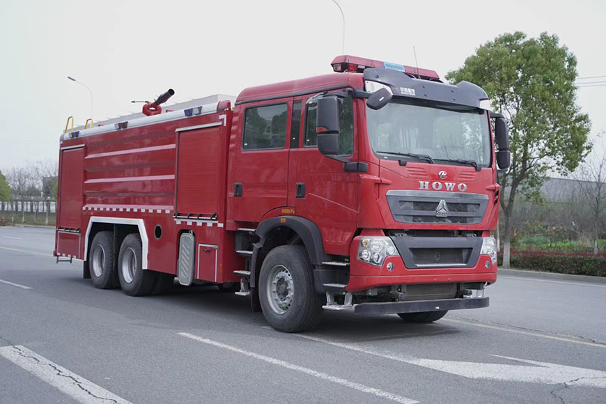 mg不朽情缘官网威牌国六重汽豪沃后双桥水罐消防车