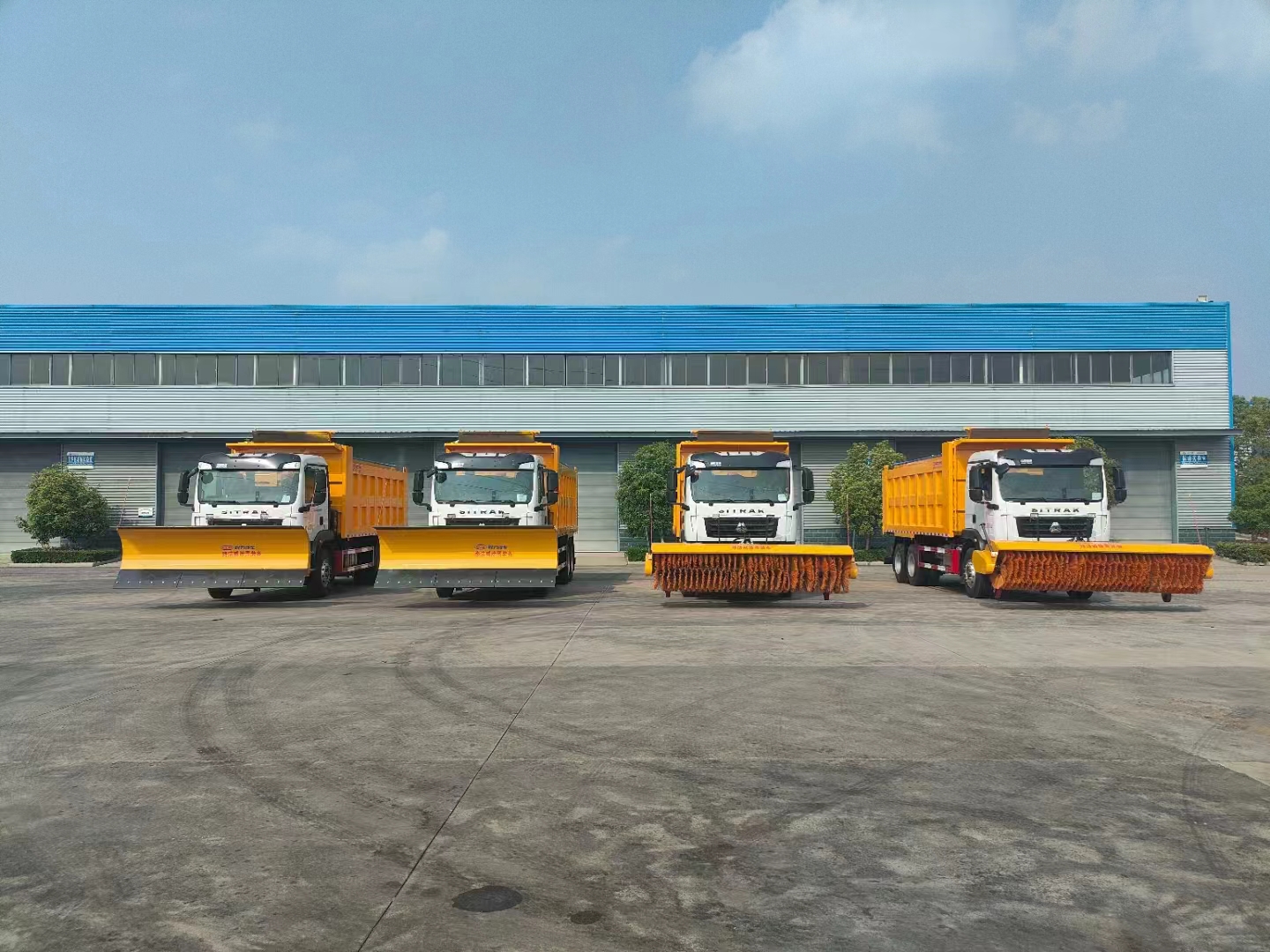 mg不朽情缘官网除雪设备系列汕德卡除雪车批量订单发车