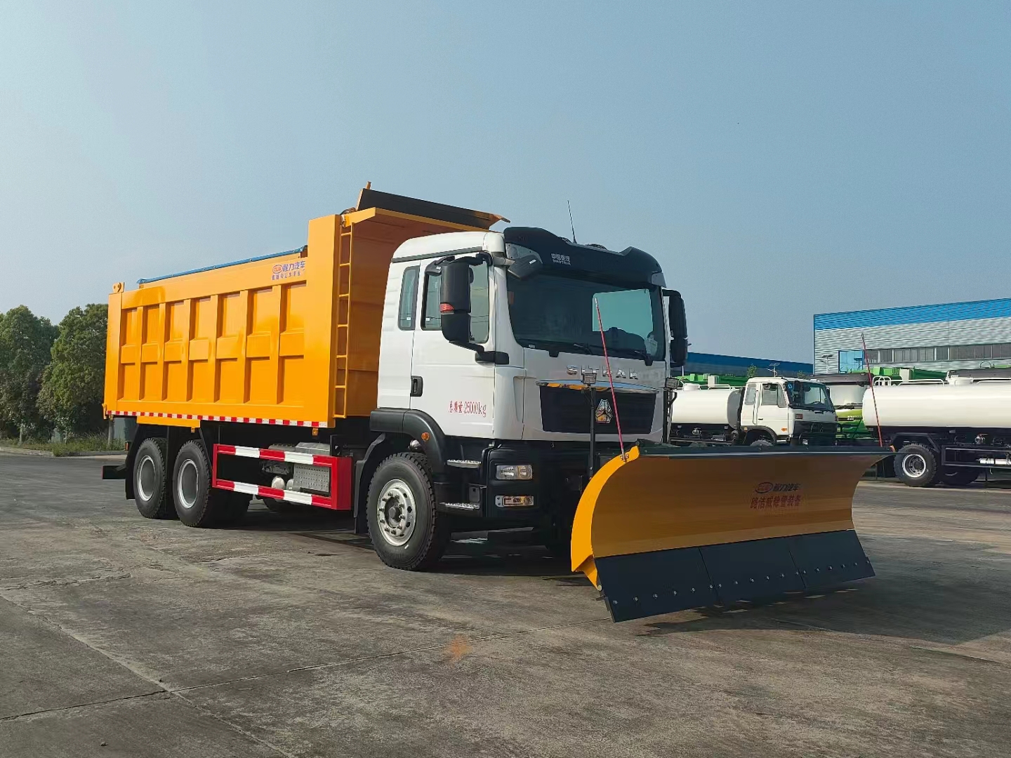 mg不朽情缘官网后双桥除雪车带融雪撒布机+雪铲