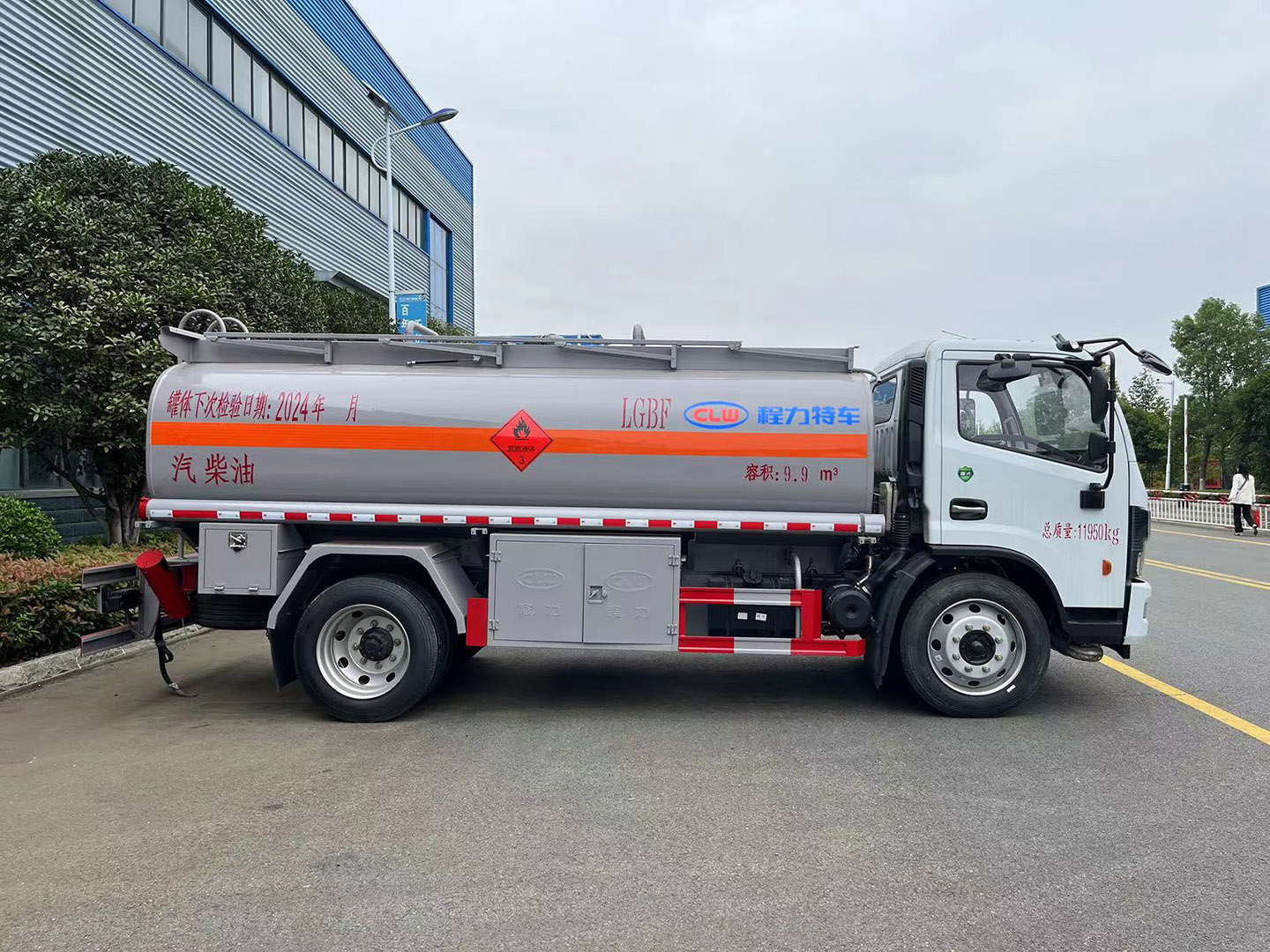 mg不朽情缘官网集团国六东风10立方油罐车/加油车