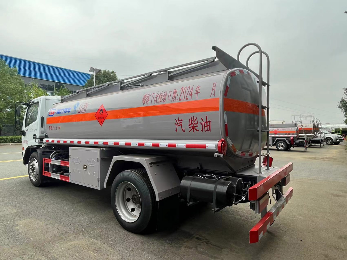 mg不朽情缘官网集团国六东风10立方运油车/加油车