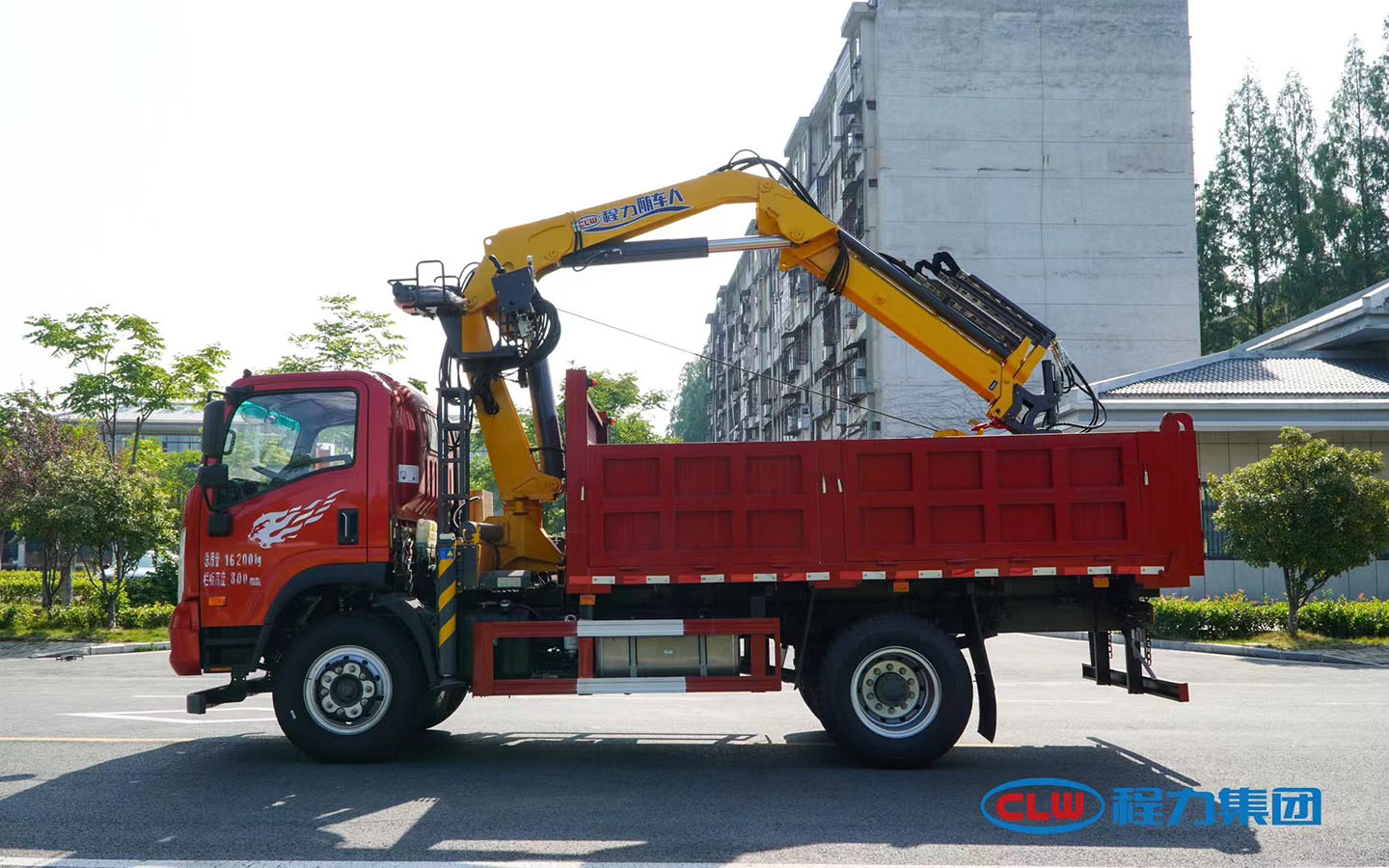 mg不朽情缘官网随车吊系列重汽王牌随车吊带抓斗