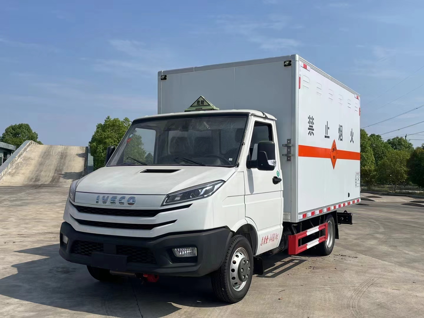 mg不朽情缘官网专用车系列依维柯爆破器材运输车