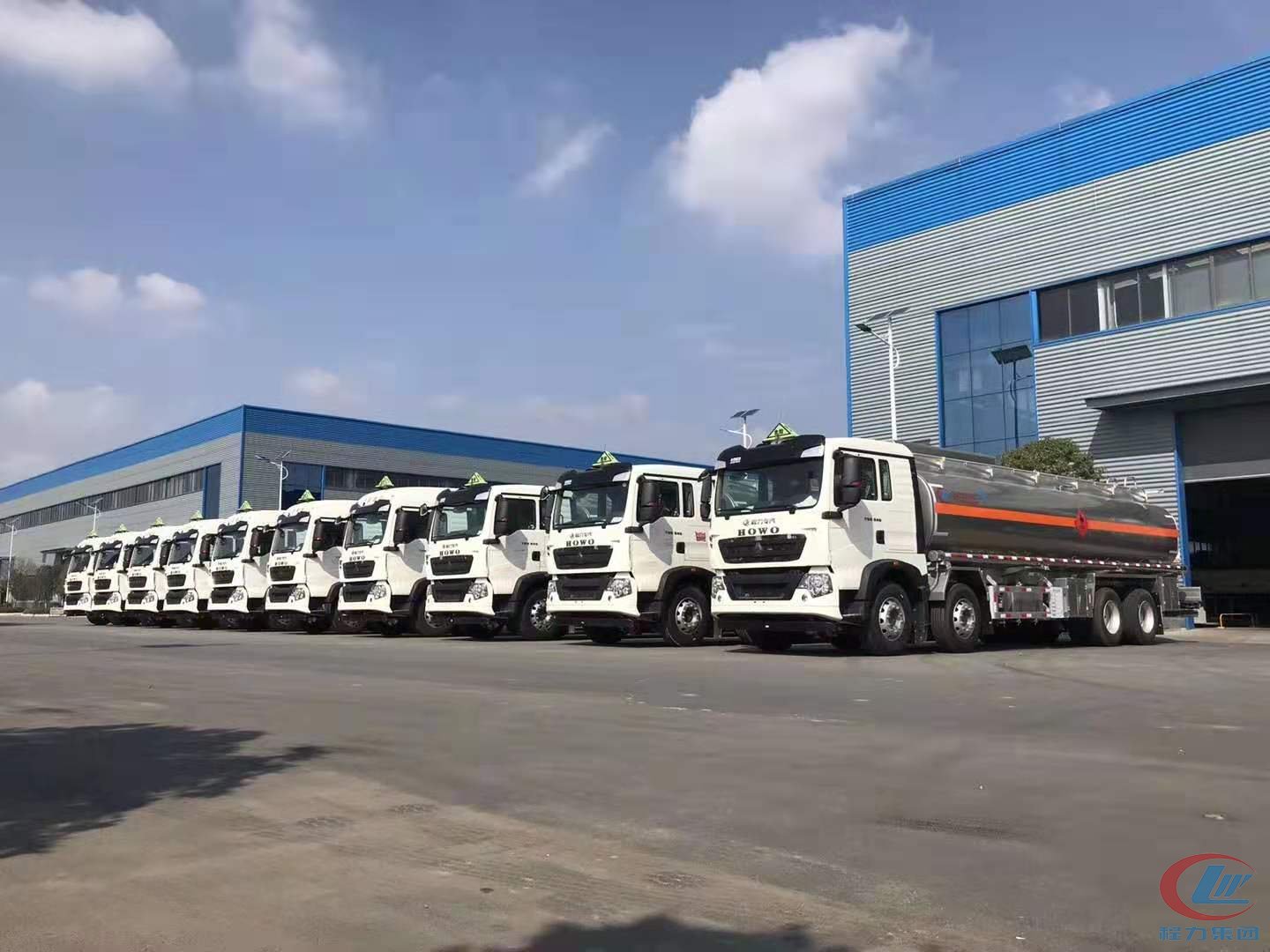 mg不朽情缘官网汽车集团油罐车专业厂前油罐车